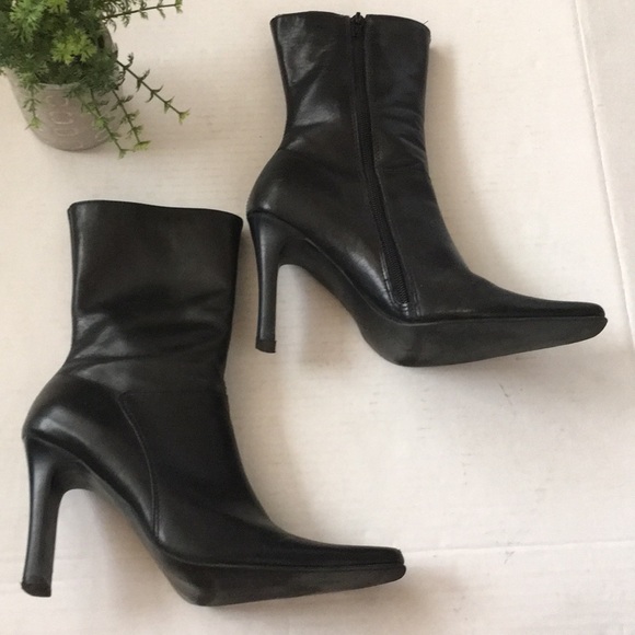 Steve Madden Shoes - STEVE MADDEN Joesie black leather boots